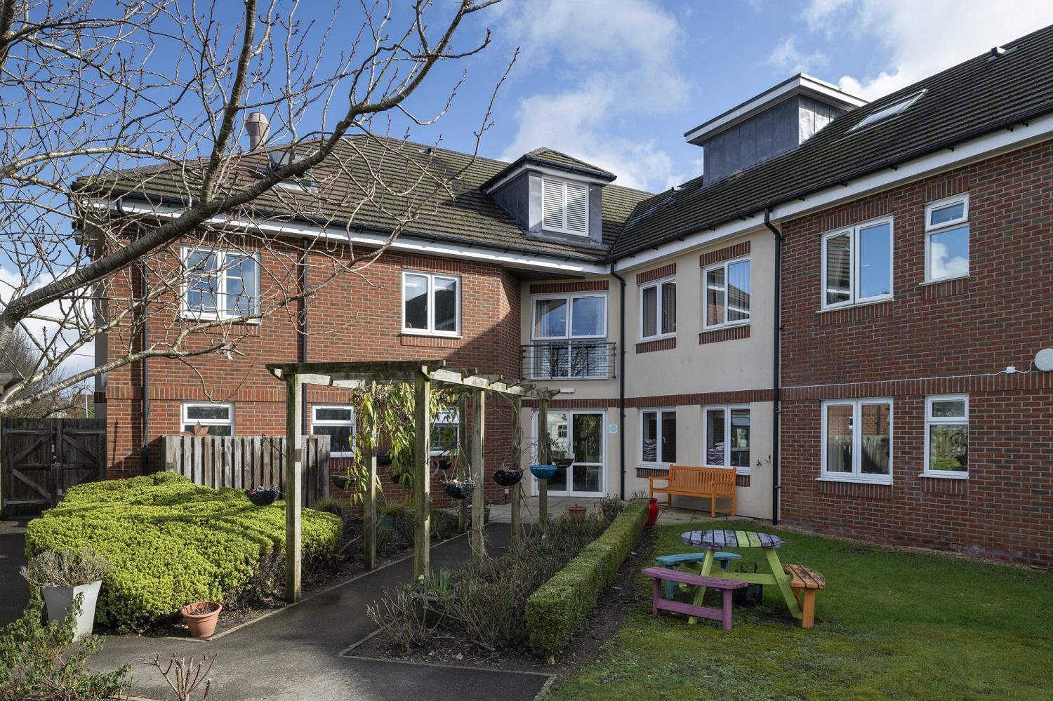 Cherry Garth | Care Home in Holmer Green | OSJCT