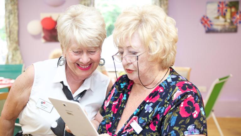 Two volunteers with an electronic tablet