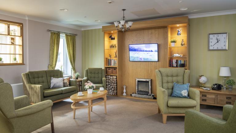 Chilterns Court lounge