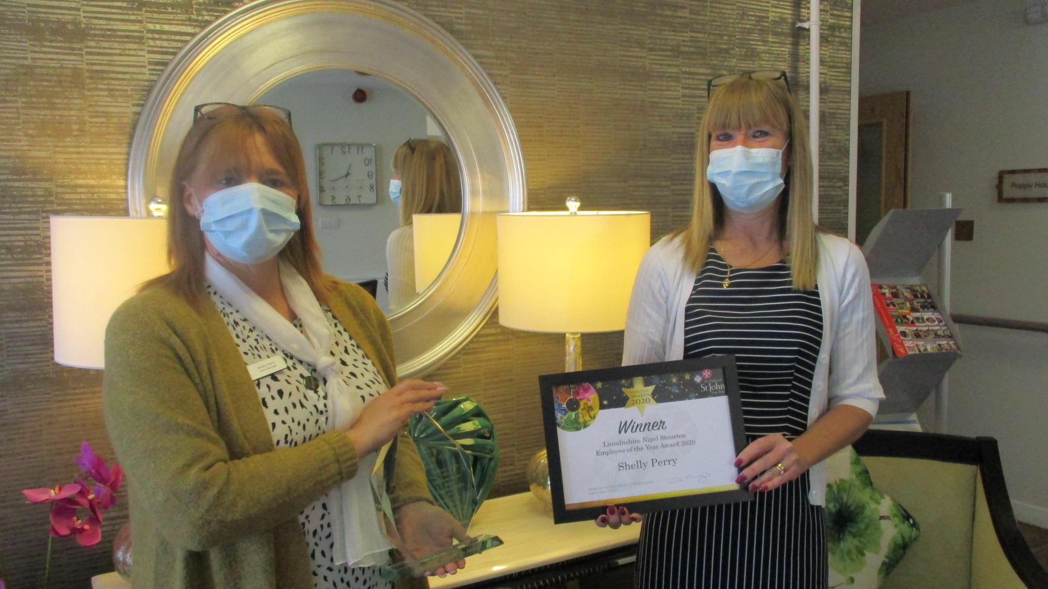 Shelly receiving award