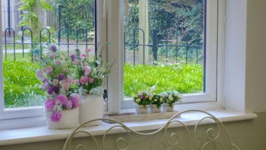  “I never thought I’d paint again”: How personalised care helped Colin reconnect with his passion