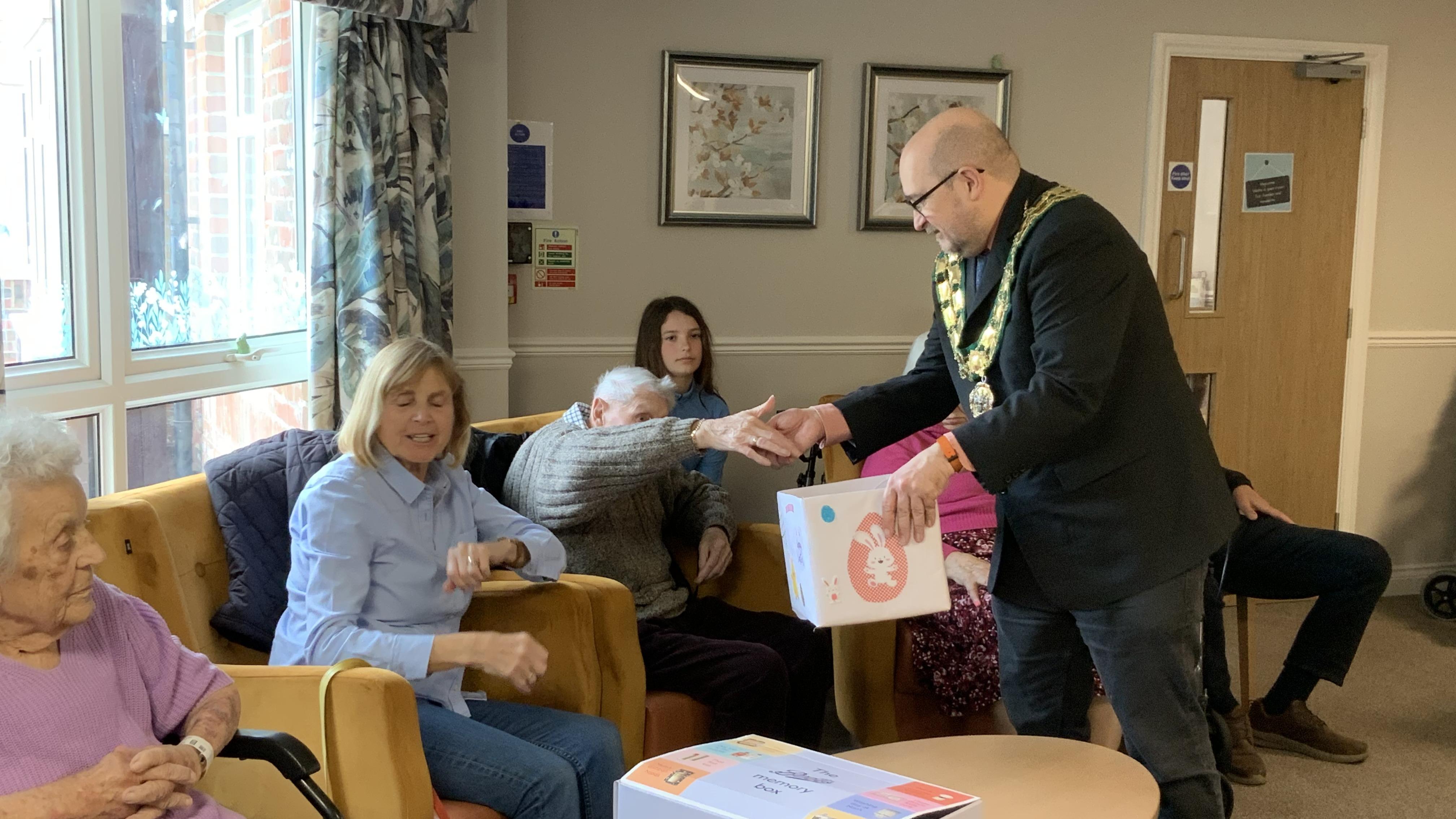 Didcot mayor opens community raffle