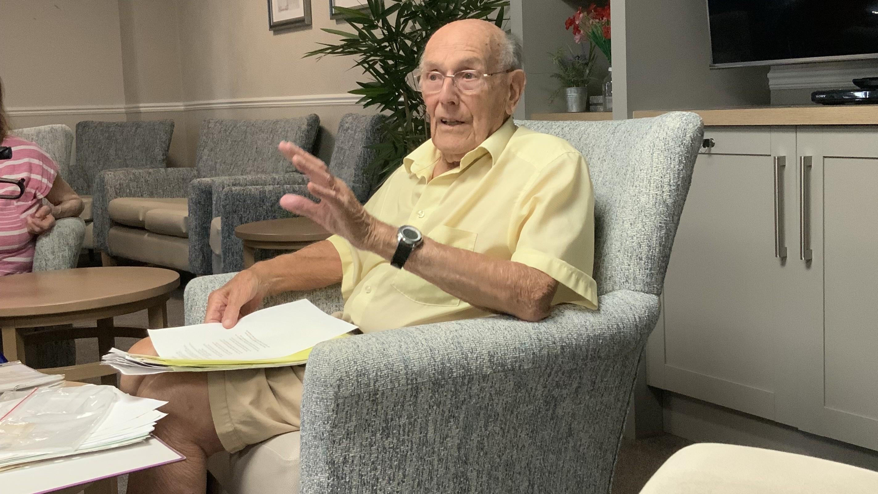 Gordon hosts poetry afternoon with fellow residents at The Meadows