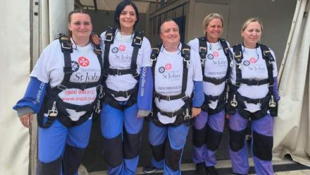 5 team members from Ridgeway House prepare to skydive