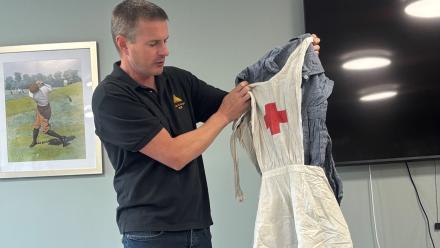 Larkrise Care Centre welcomes the Mobile Museum and looks at WW1 artefacts