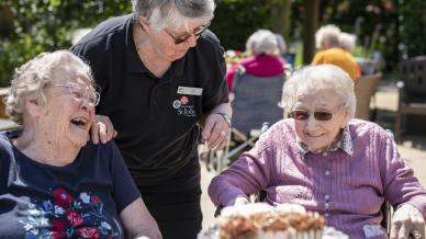 whats_the_difference_between_a_care_home_and_a_nursing_home